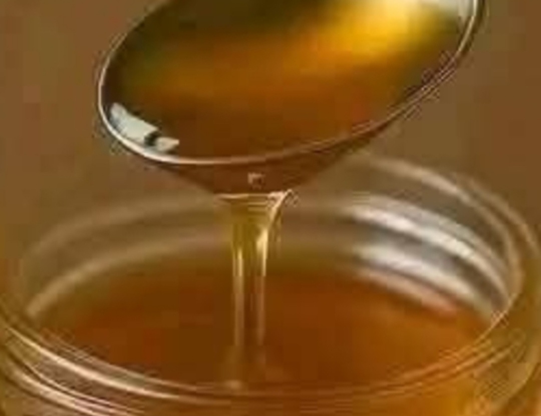 Mixing Garlic and Honey with Cloves